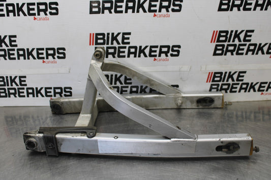 05 DUCATI SUPERSPORT 800 REAR SWINGARM BACK SUSPENSION SWING ARM BB913