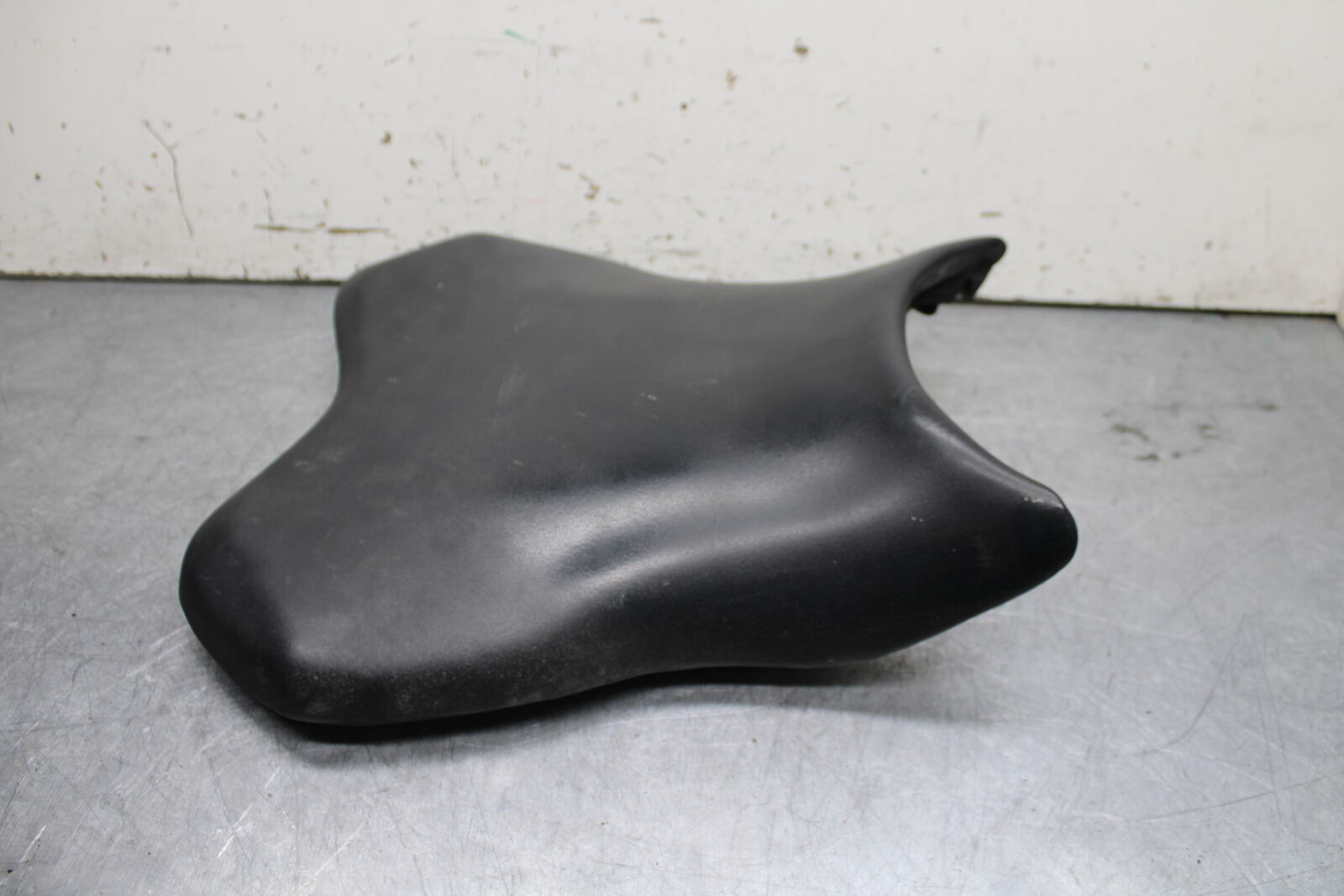 06 YAMAHA YZF R6 FRONT DRIVERS SEAT PAD SADDLE PILLION 2C0-24710-00-00 BB716