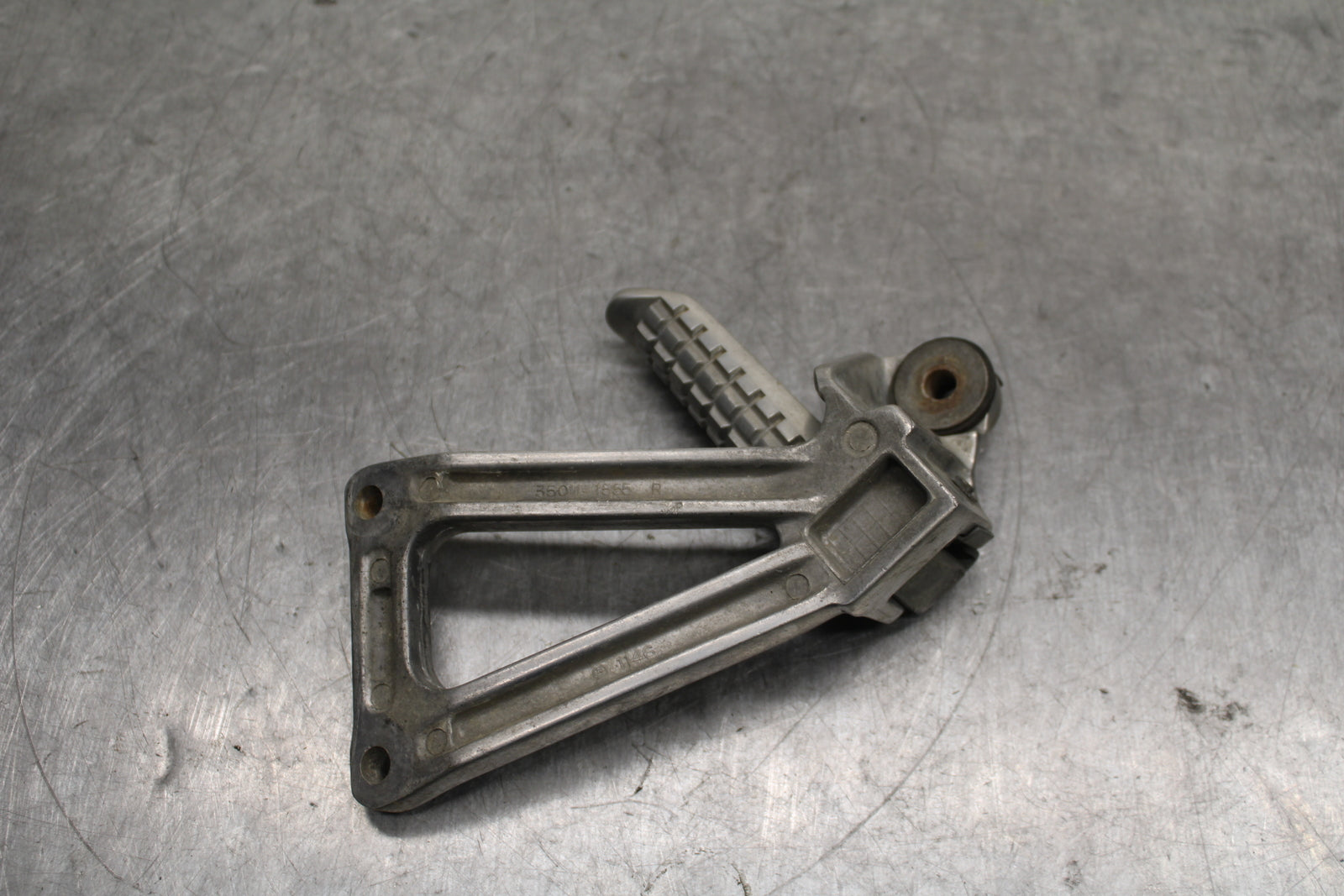 93-94 KAWASAKI NINJA ZX7R REAR BACK PASSENGER PEG SET PAIR BB122