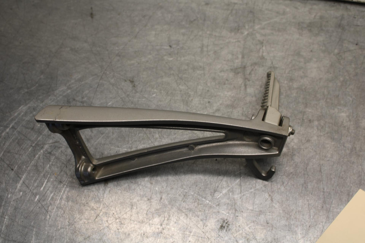 08-16 YAMAHA YZF R6 REAR BACK PASSENGER PEG SET PAIR BB636