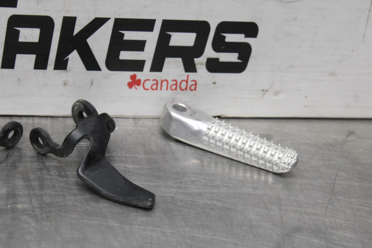 22-25 YAMAHA YZF R7 REAR BACK PASSENGER PEG SET PAIR BB940