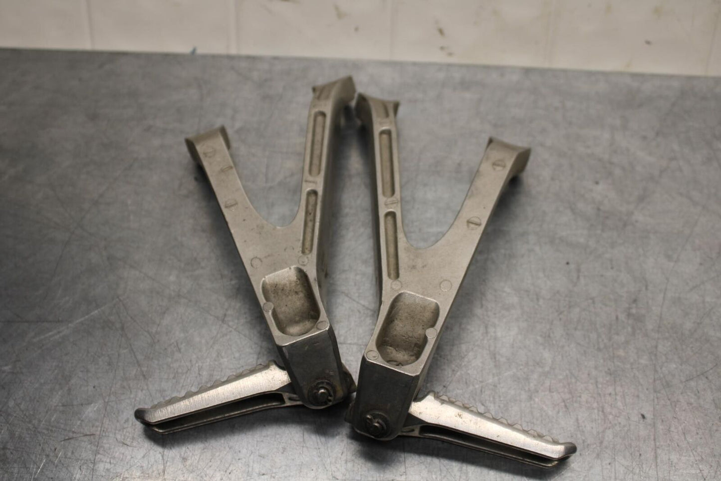 2008 Honda CBR1000RR RIGHT LEFT PASSENGER FOOTPEGS PAIR BB579