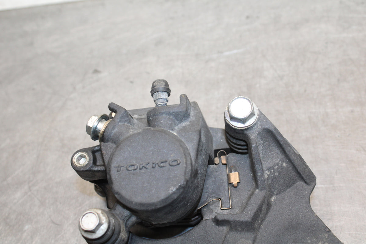 09 SUZUKI GSXR600 REAR BACK BRAKE CALIPER W MOUNT BRACKET BB759