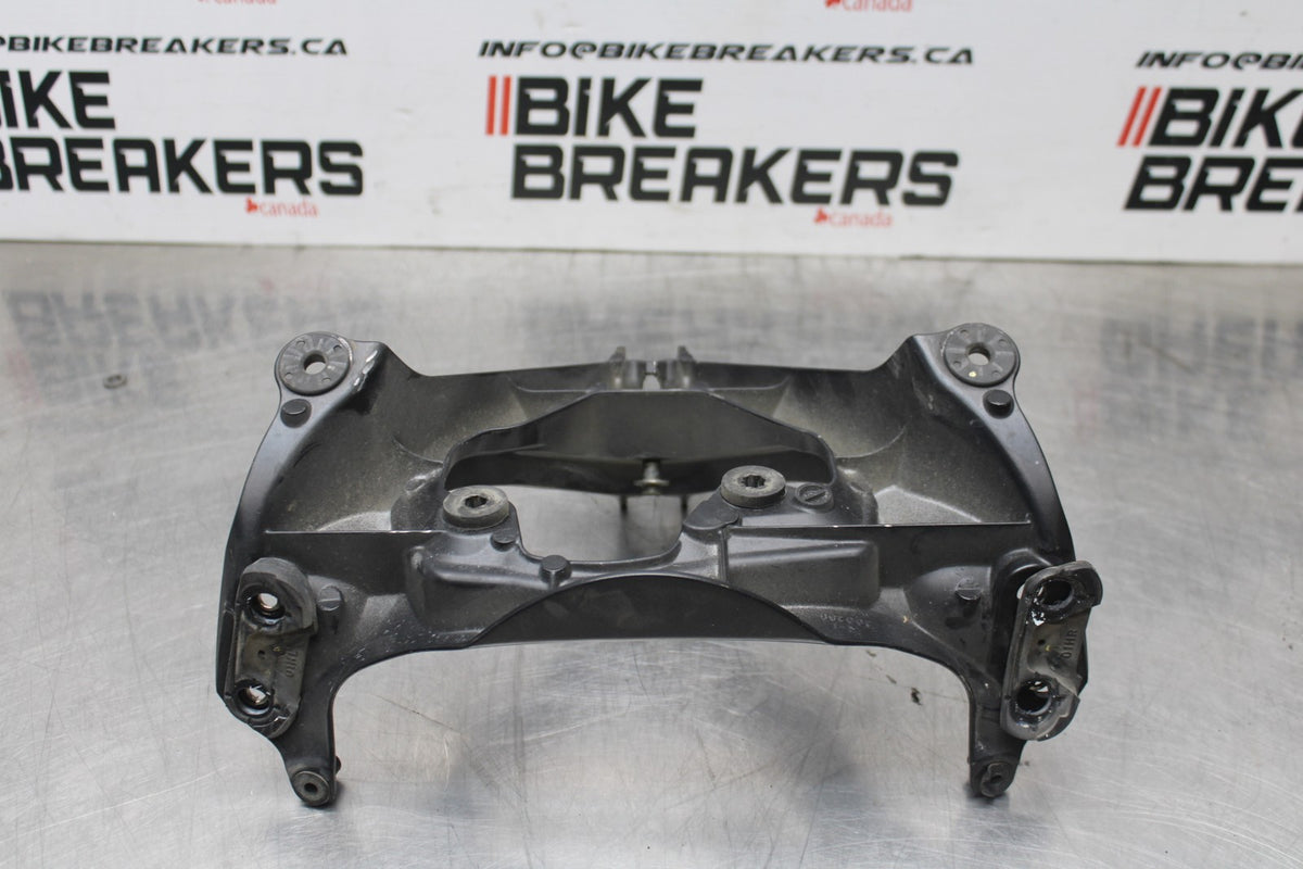 06-07 SUZUKI GSXR750 UPPER FAIRING MIRROR GAUGES STAY BRACKET BB863