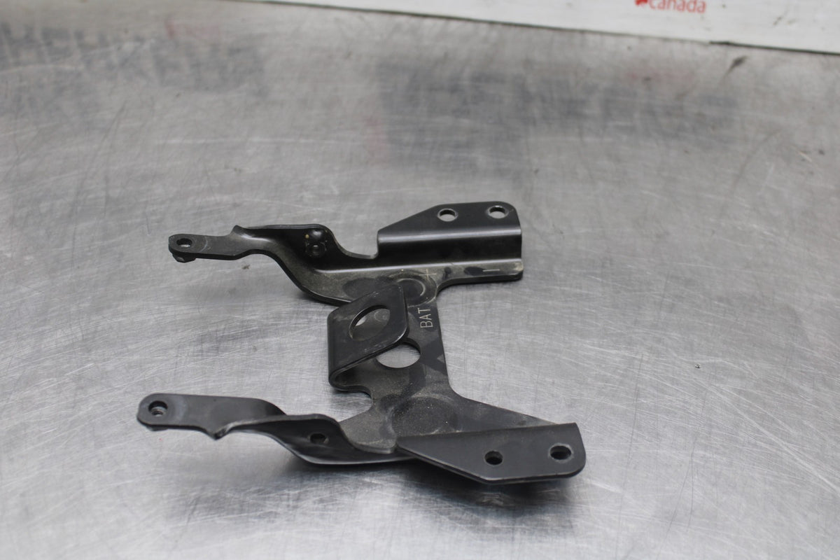 23-24 YAMAHA MT-07 FRONT SEAT MOUNTING BRACKET MOUNT BB927