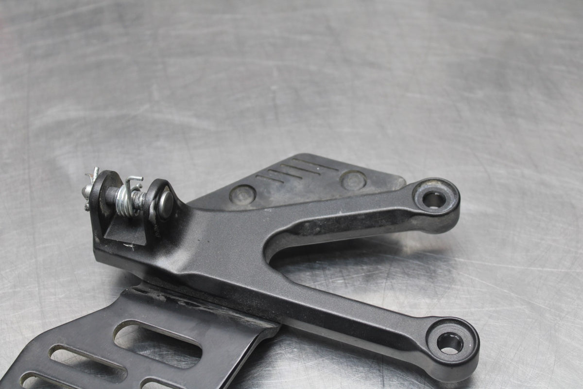 08-16 YAMAHA YZF R6 LEFT REARSET REAR SET DRIVER FOOT PEG BRACKET MOUNT BB856