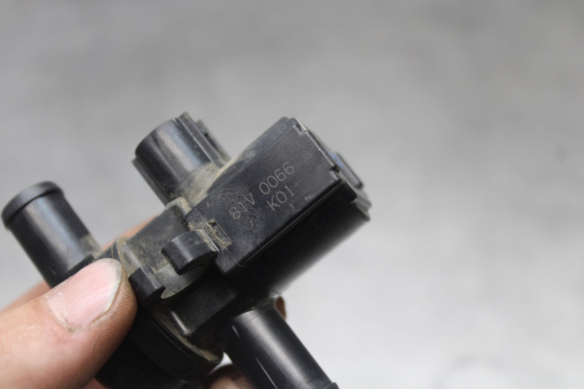 08 KAWASAKI NINJA ZX10R AIR VALVE SOLENOID TOP ENGINE SWITCH SENSOR BB902