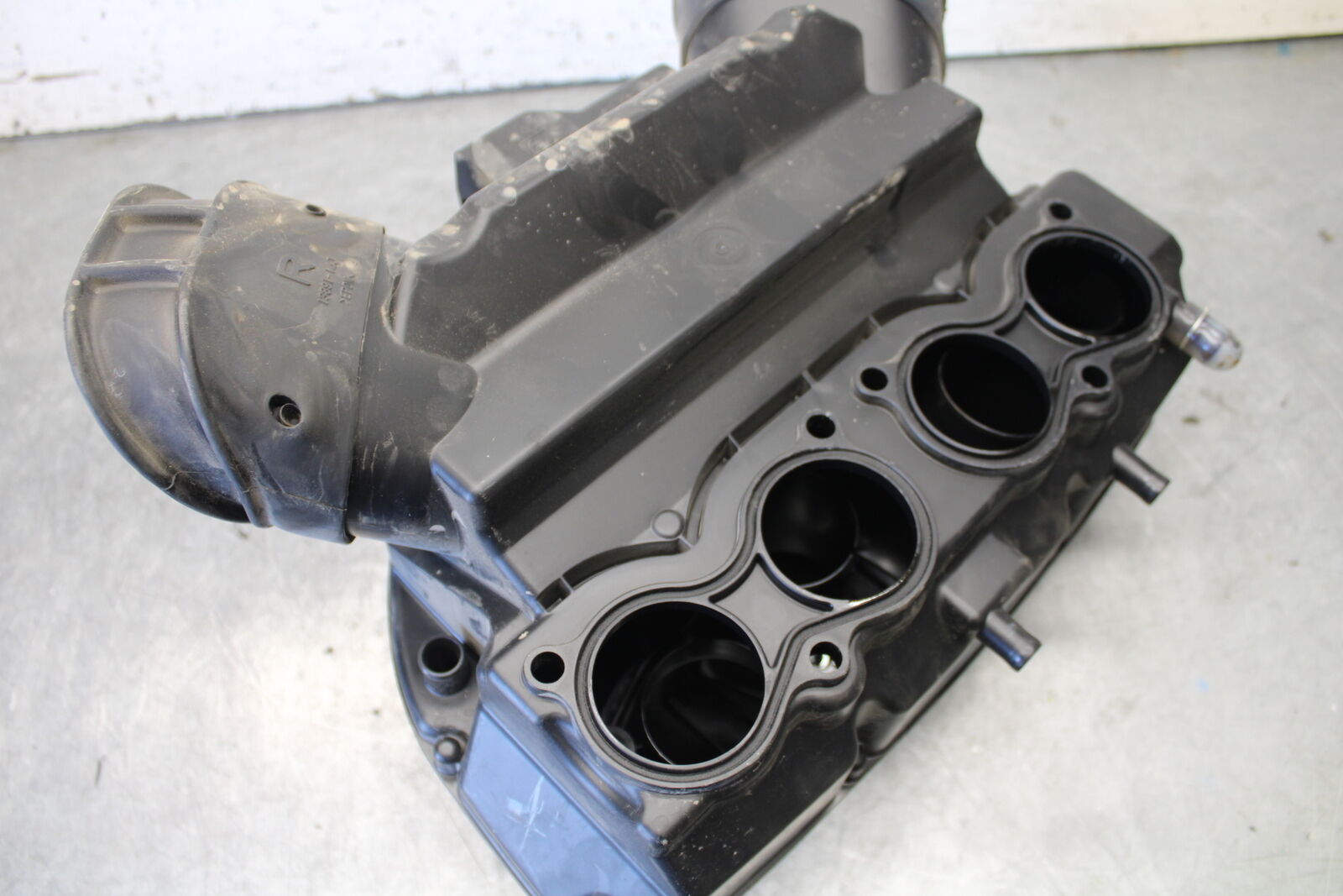 11-24 SUZUKI GSXR750 AIRBOX AIR INTAKE FILTER BOX  BB687