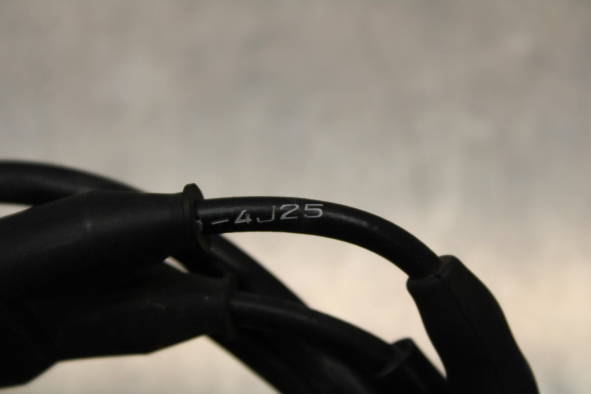 04-05 YAMAHA YZF R1 THROTTLE CABLES LINES BB173