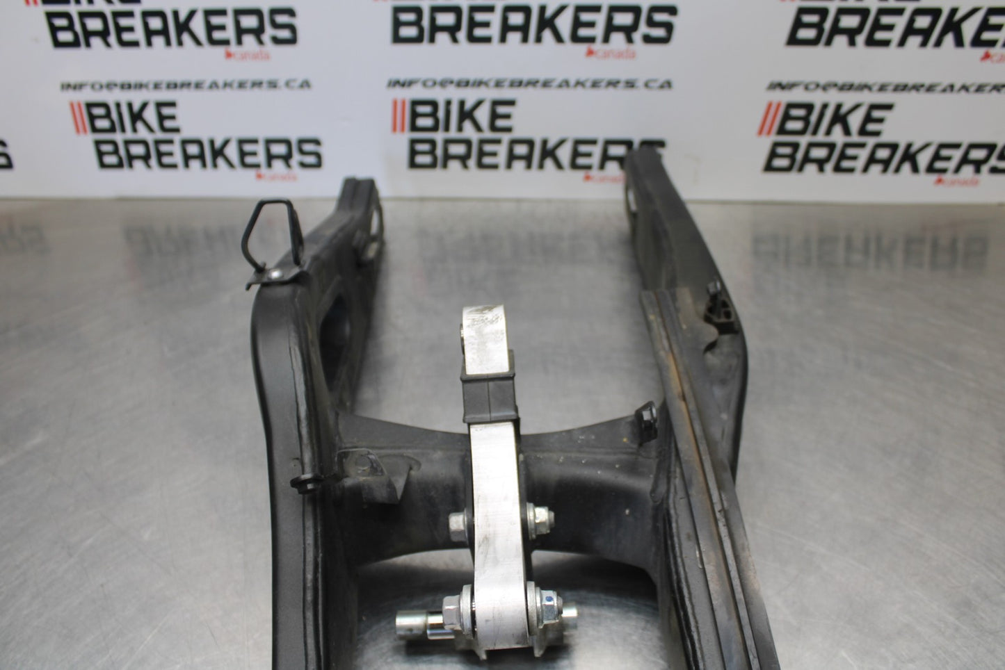 23-24 YAMAHA MT-07 REAR SWINGARM BACK SUSPENSION SWING ARM BB194