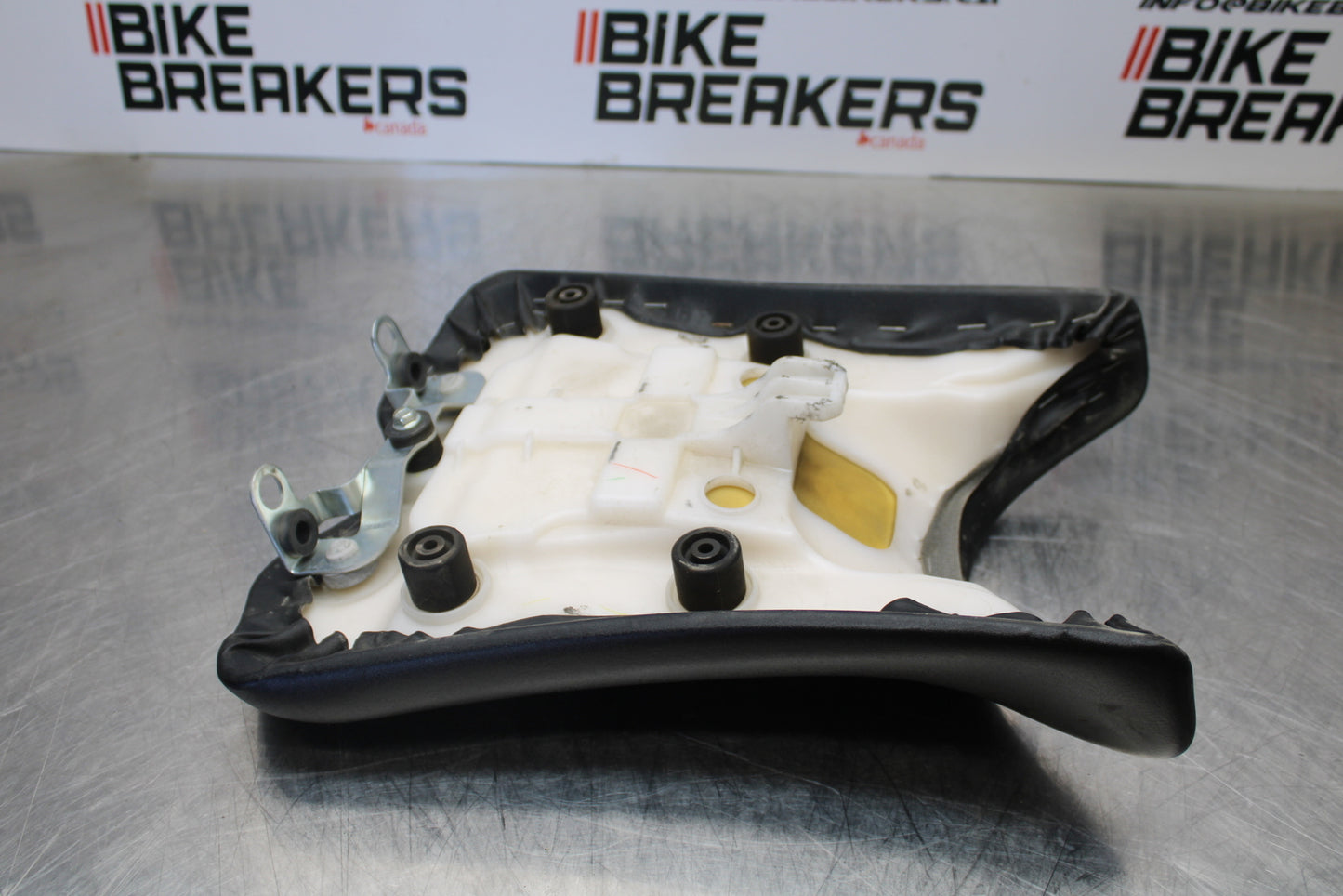 09-15 YAMAHA FZ6R FRONT DRIVERS SEAT PAD SADDLE PILLION BB161