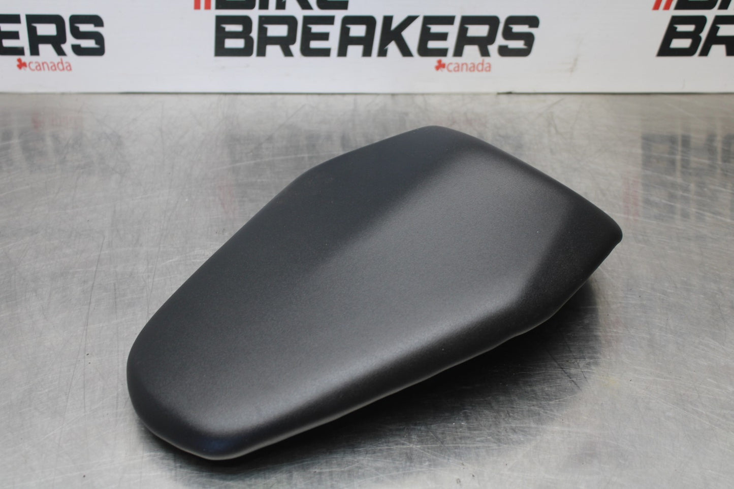 24-25 KAWASAKI NINJA ZX4R REAR PASSENGER TANDEM SEAT PAD SADDLE PILLION BB610