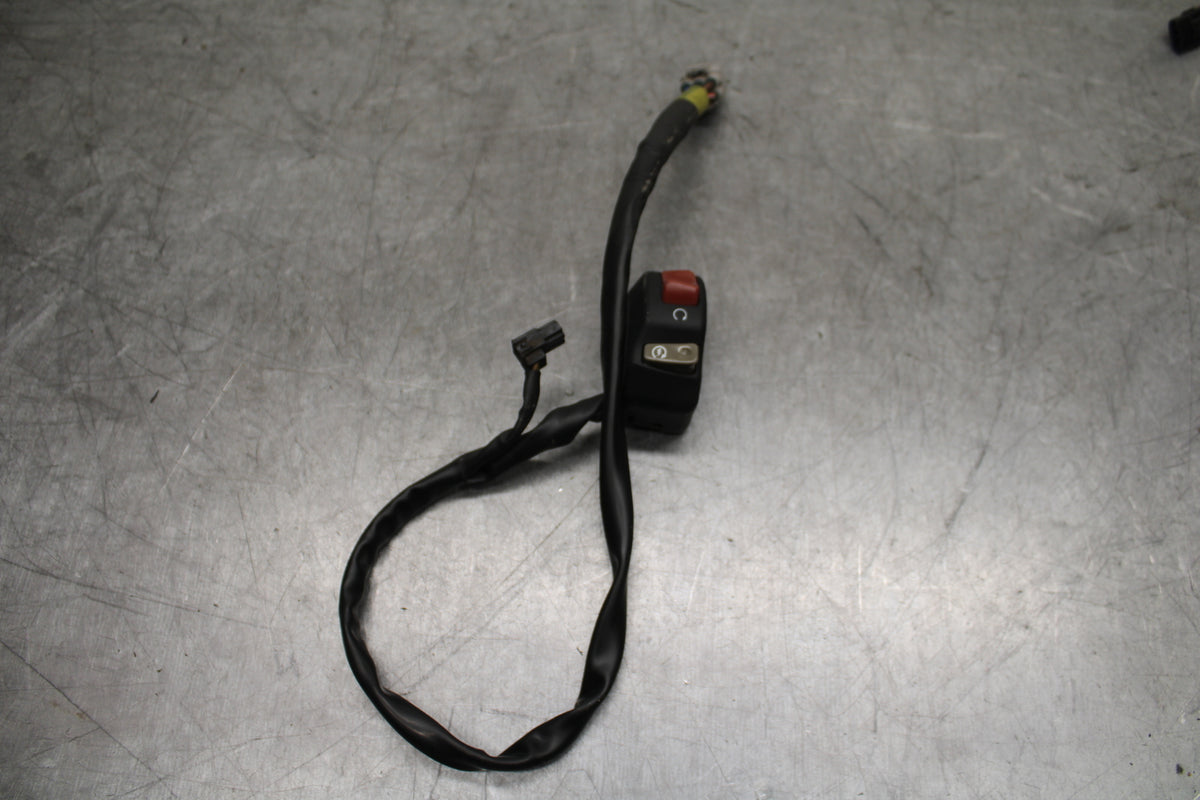24-25 KAWASAKI NINJA ZX6R RIGHT CLIP ON HANDLE KILL OFF START SWITCH  BB726