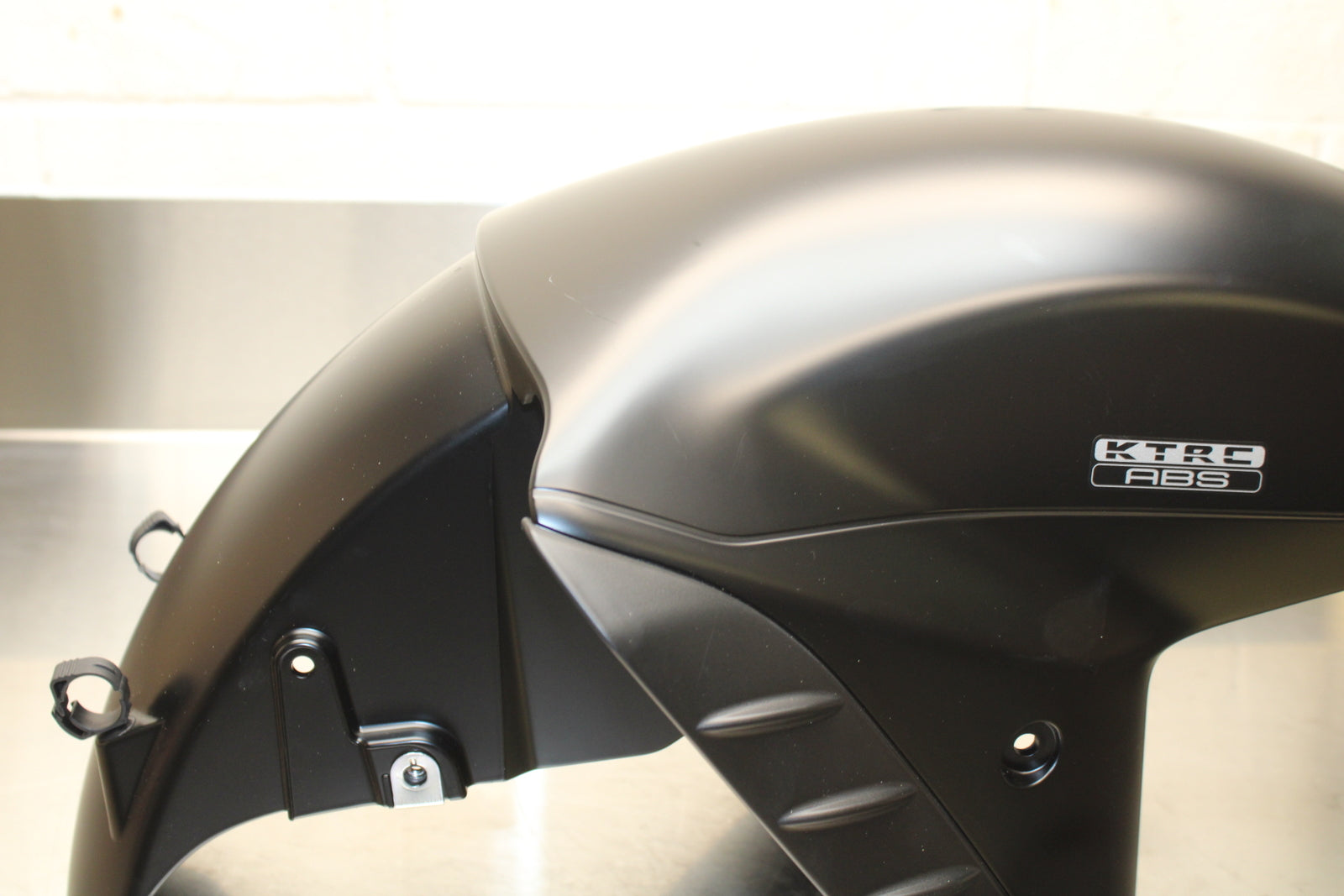 23-24 KAWASAKI NINJA ZX14R FRONT WHEEL FENDER COWL FAIRING BB141