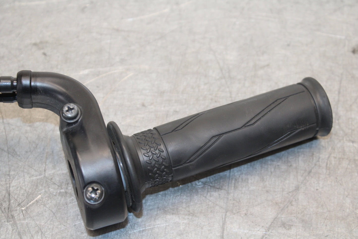 13-18 KAWASAKI NINJA ZX6R THROTTLE CABLE LINE HOUSING GUIDE BB682