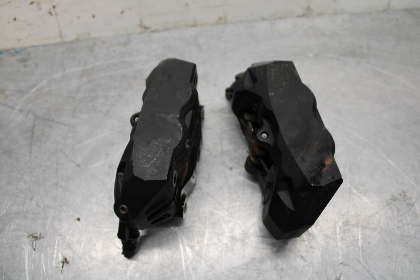 17-21 TRIUMPH STREET TRIPPLE R ABS BREMBO FRONT BRAKE CALIPER SET PAIR bb452