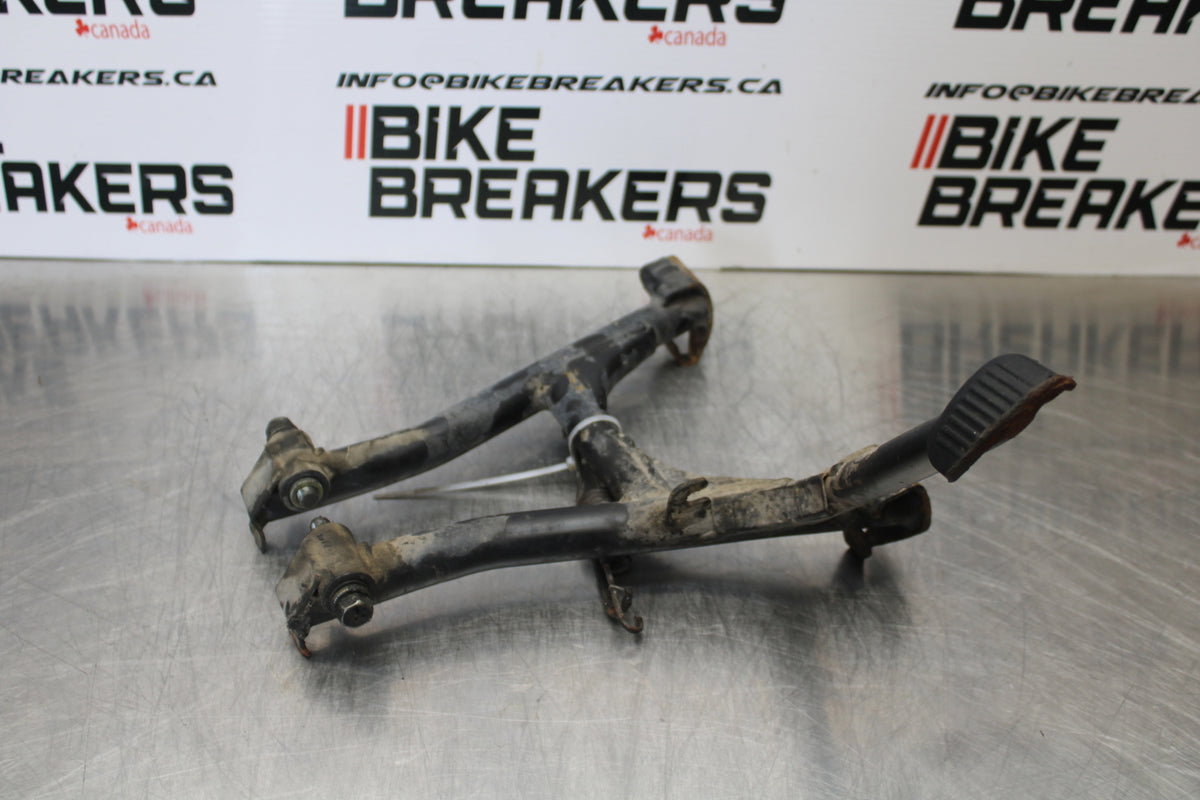 04-09 SUZUKI GS500F CENTER MAIN STAND BB165