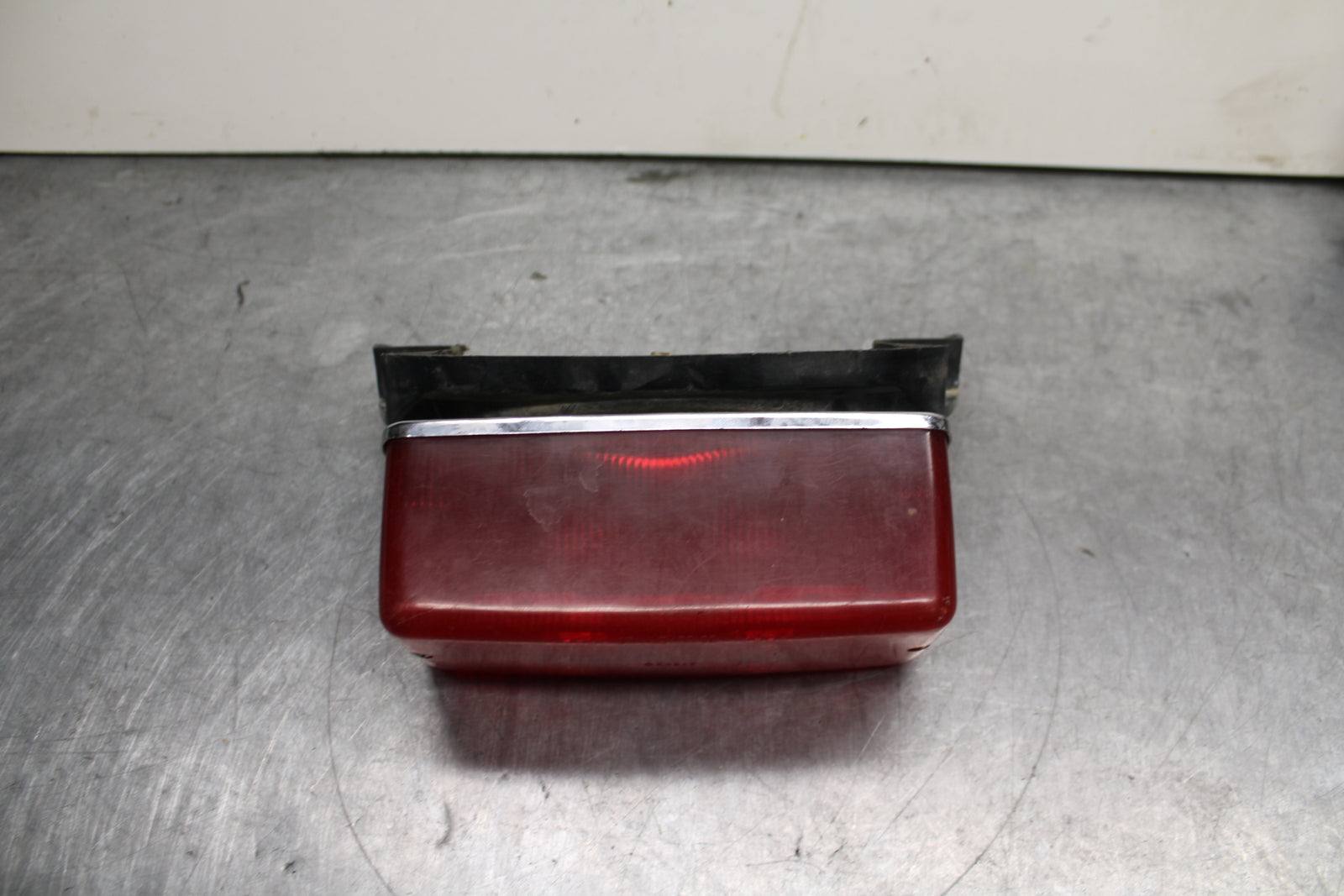 80-81 YAMAHA XS1100 SPECIAL TAILLIGHT REAR TAIL BRAKE LIGHT BB123