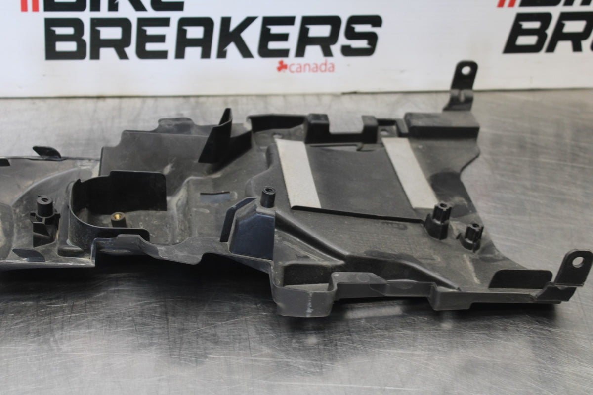 18 SUZUKI GSXR1000 REAR BACK TAIL UNDERTAIL FAIRING COWL FENDER BB00