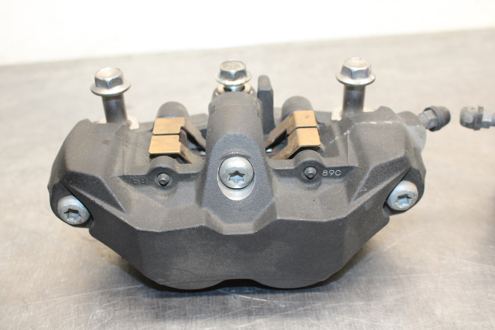 09 SUZUKI GSXR600 RIGHT LEFT FRONT BRAKE CALIPER SET PAIR CALIPERS BB759