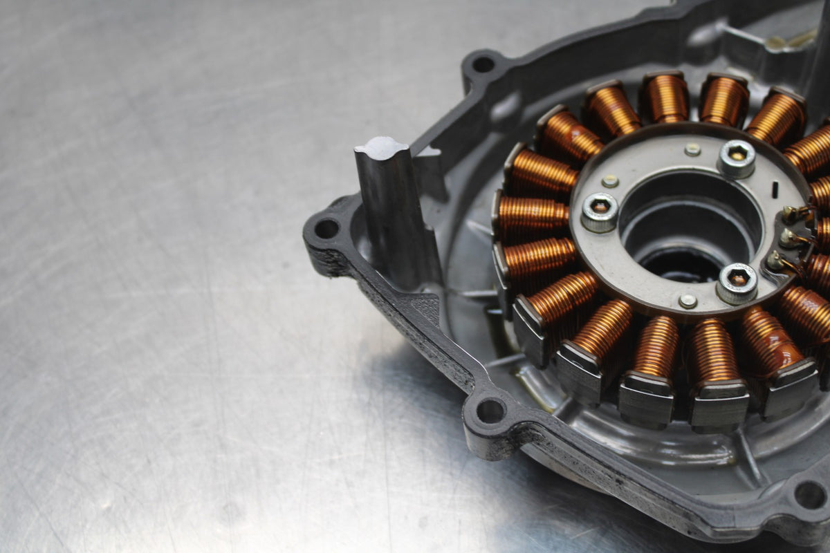 17-18 YAMAHA YZF R3 STATOR GENERATOR ALTERNATOR & COVER BB813