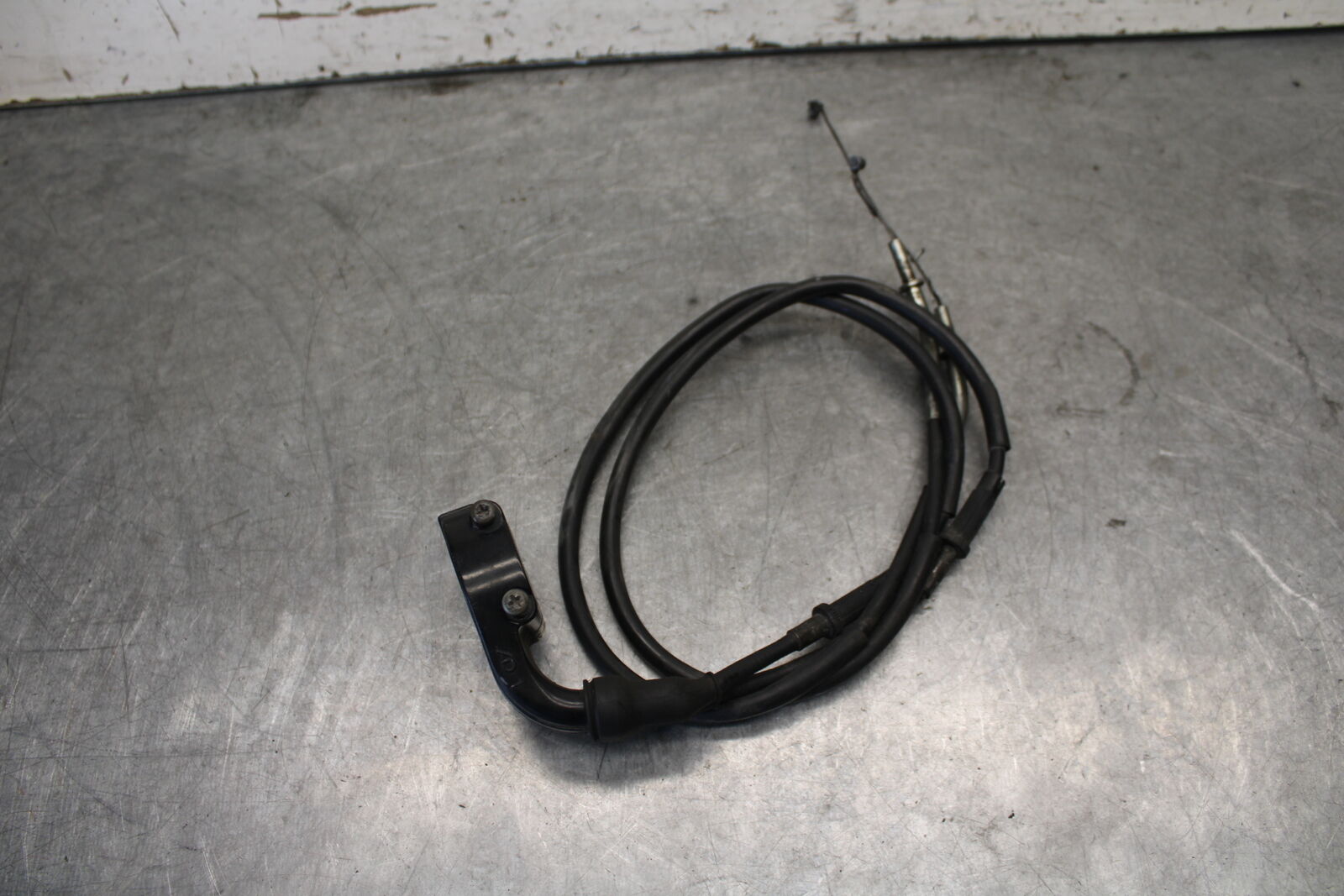 03-04 KAWASAKI NINJA ZX6RR THROTTLE CABLE LINE HOUSING GUIDE BB684