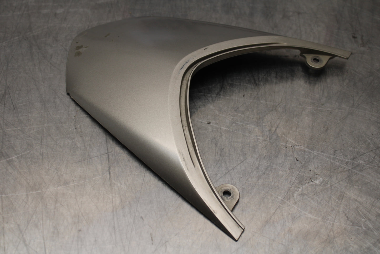 04-05 KAWASAKI NINJA ZX10R CENTER REAR BACK TAIL FAIRING COVER TRIM COWL BB163