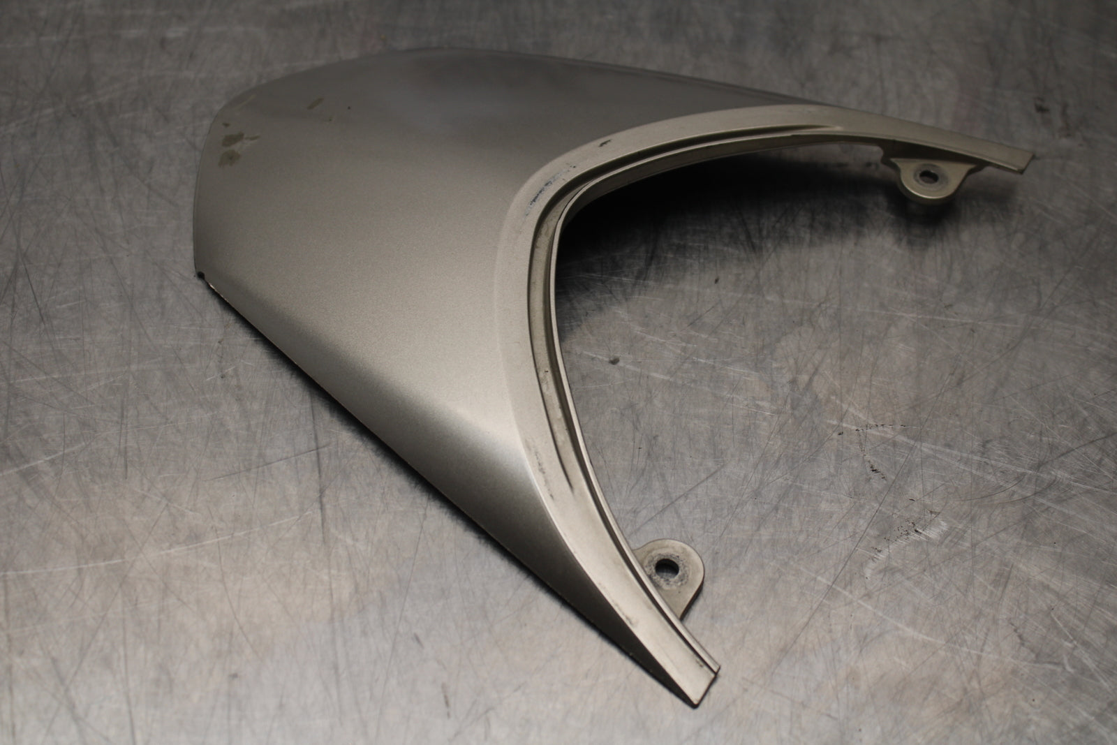 04-05 KAWASAKI NINJA ZX10R CENTER REAR BACK TAIL FAIRING COVER TRIM COWL BB163