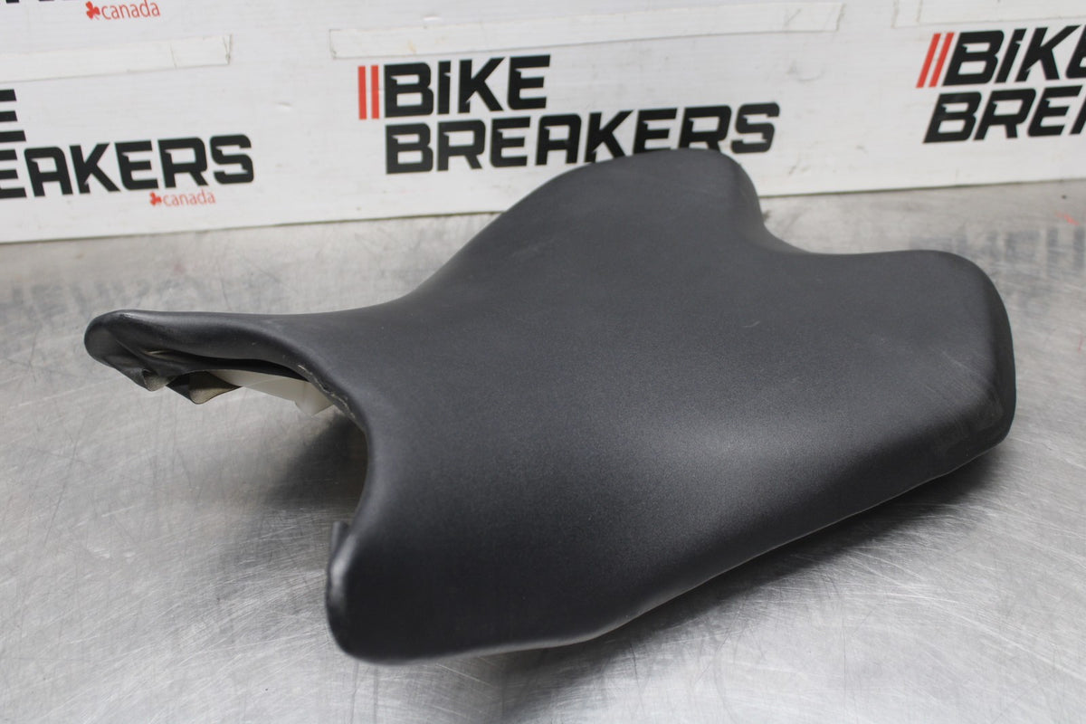 08-16 YAMAHA YZF R6 FRONT DRIVERS SEAT PAD SADDLE PILLION BB929