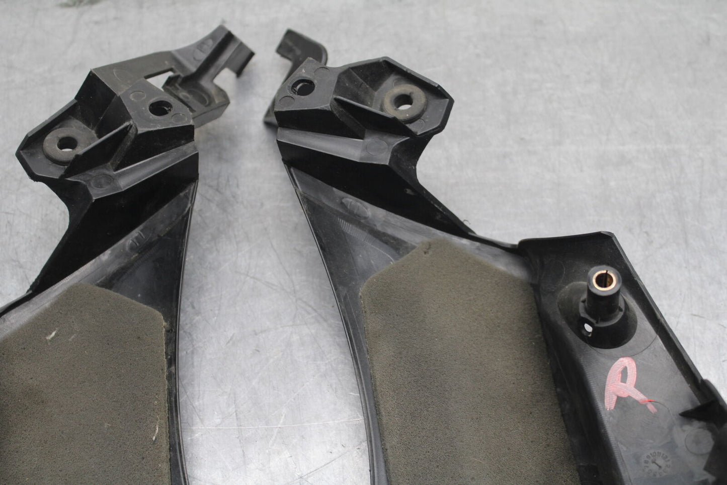 08-09 YAMAHA YZF R6S RIGHT LEFT FRAME MID SIDE COVERS COWLS PANELS TRIM BB114