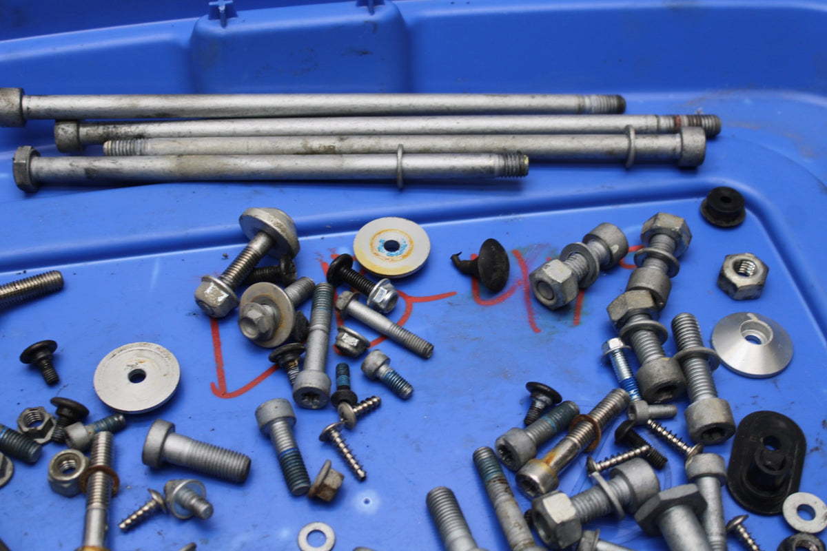 19 MOTO GUZZI V7 III BOLTS HARDWARE MOTOR SCREWS BB831