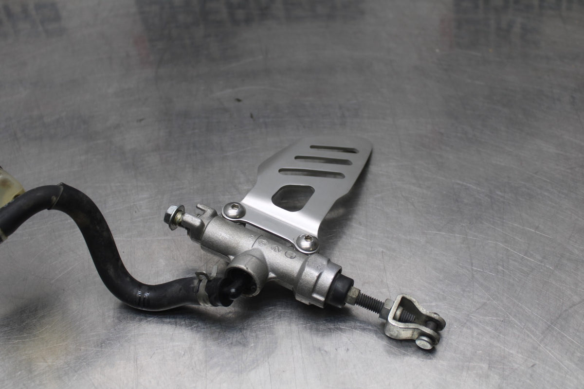 08-10 SUZUKI GSXR 600 REAR BACK BRAKE MASTER CYLINDER W RESERVOIR BB835