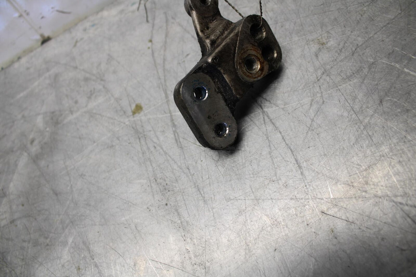 06-07 SUZUKI GSXR600 SHIFTER LINKAGE  BRACKET BB447