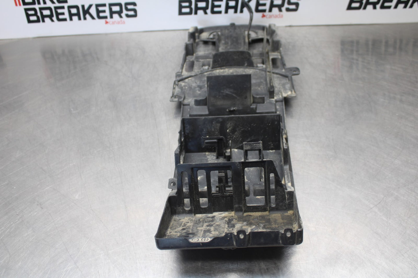11-22 SUZUKI GSXR 600  REAR BACK TAIL UNDERTAIL BATTERY TRAY PLASTIC BB193