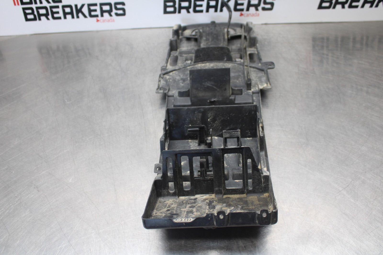11-22 SUZUKI GSXR 600  REAR BACK TAIL UNDERTAIL BATTERY TRAY PLASTIC BB193