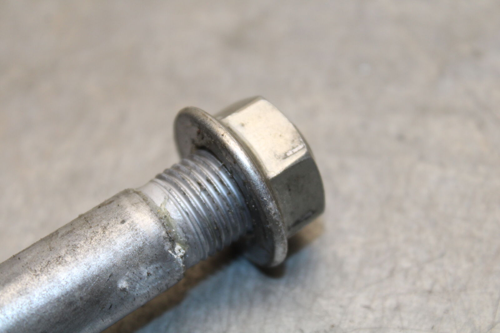 18-23 KAWASAKI NINJA 400 REAR BACK SWINGARM BOLT SUSPENSION PIVOT AXLE BB660