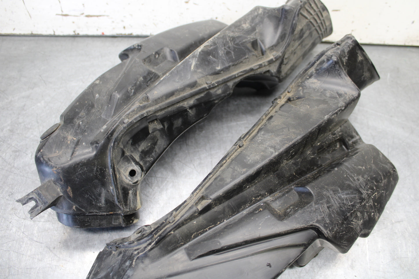 06-07 SUZUKI GSXR 600 RIGHT LEFT AIR INTAKE DUCTS BB243