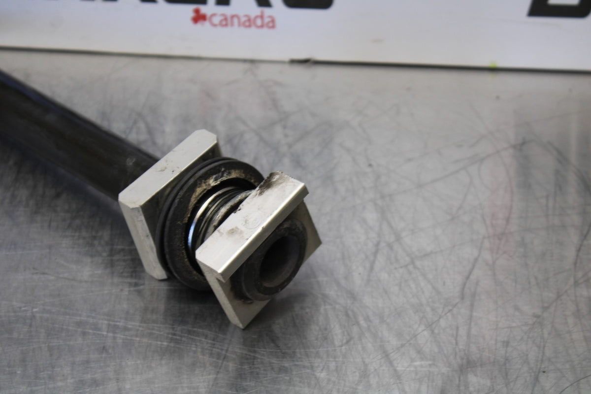 04-05 YAMAHA YZF R1 REAR AXLE BACK WHEEL RIM PIVOT BOLT AXEL BB173