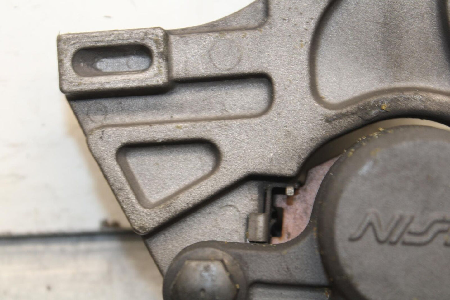 05 YAMAHA YZF R6S REAR BACK BRAKE CALIPER W MOUNT BRACKET BB95