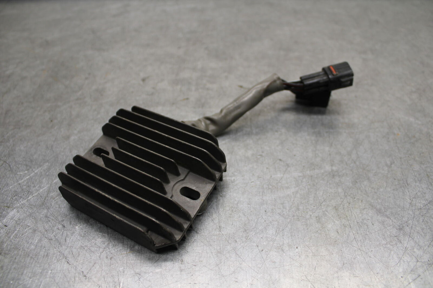 06-07 SUZUKI GSXR750 RECTIFIER VOLTAGE REGULATOR OEM 32800-21H00 BB670