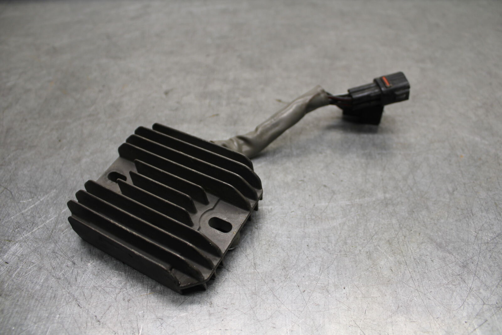 06-07 SUZUKI GSXR750 RECTIFIER VOLTAGE REGULATOR OEM 32800-21H00 BB670
