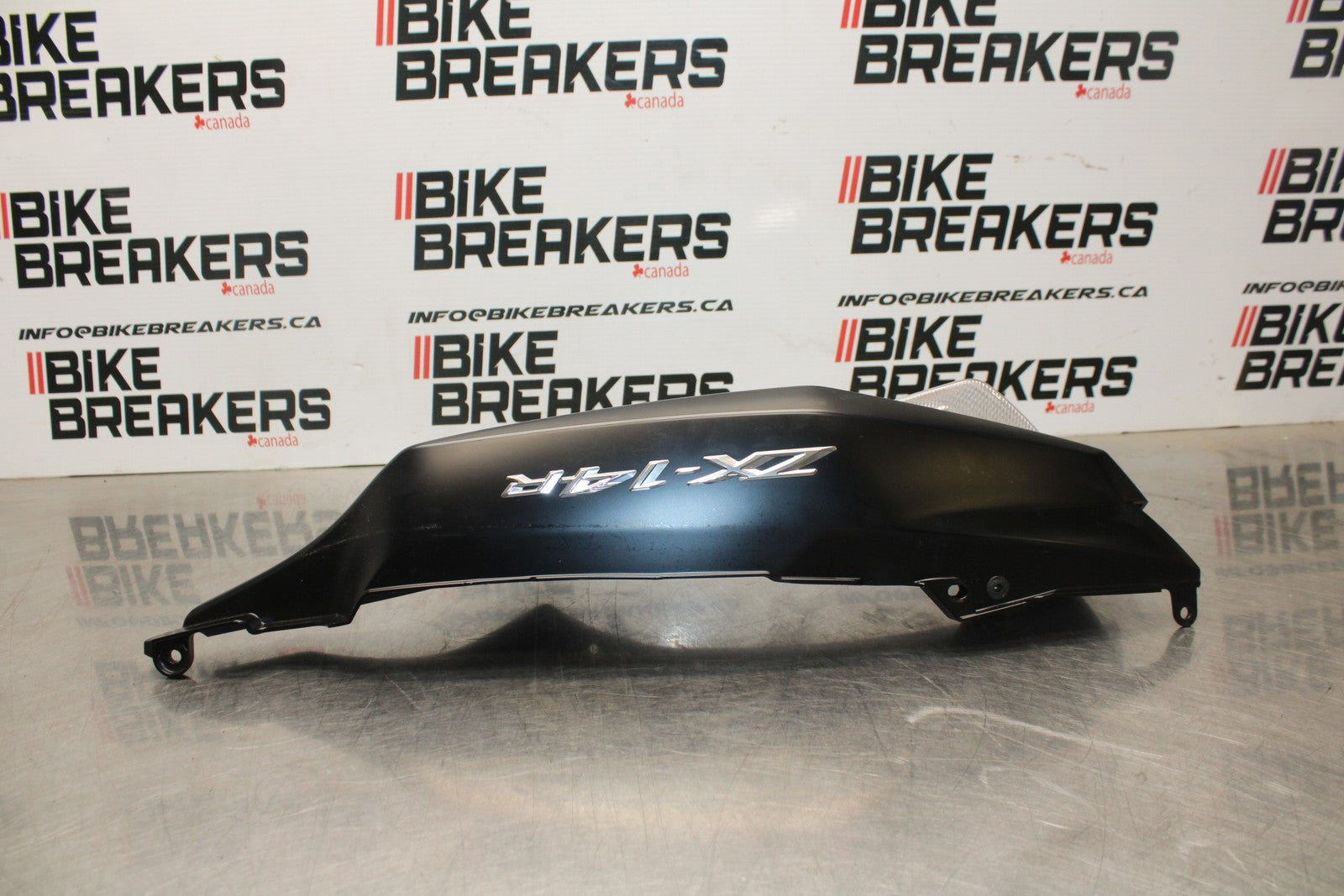 23-24 KAWASAKI NINJA ZX14R NEW!! RIGHT REAR BACK TAIL FAIRING COWL & LIGHT BB764