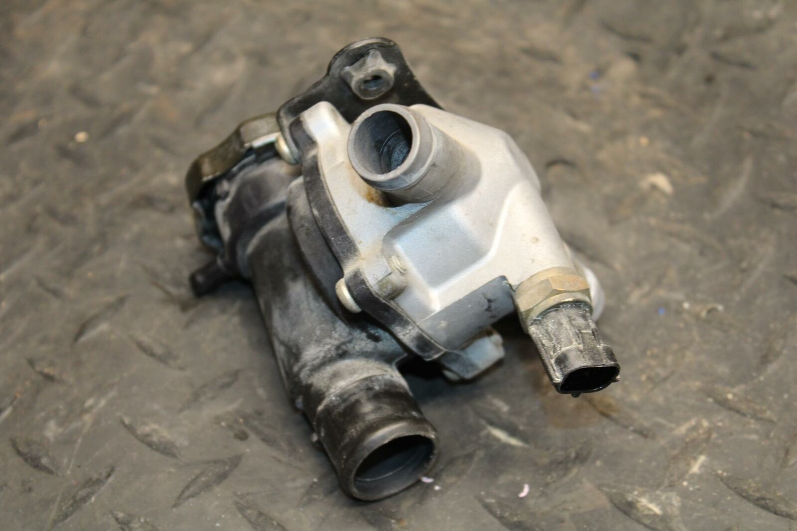 05-06 KAWASAKI VULCAN 1500 VN1500 CLASSIC THERMOSTAT W HOUSING ASSEMBLY BB220