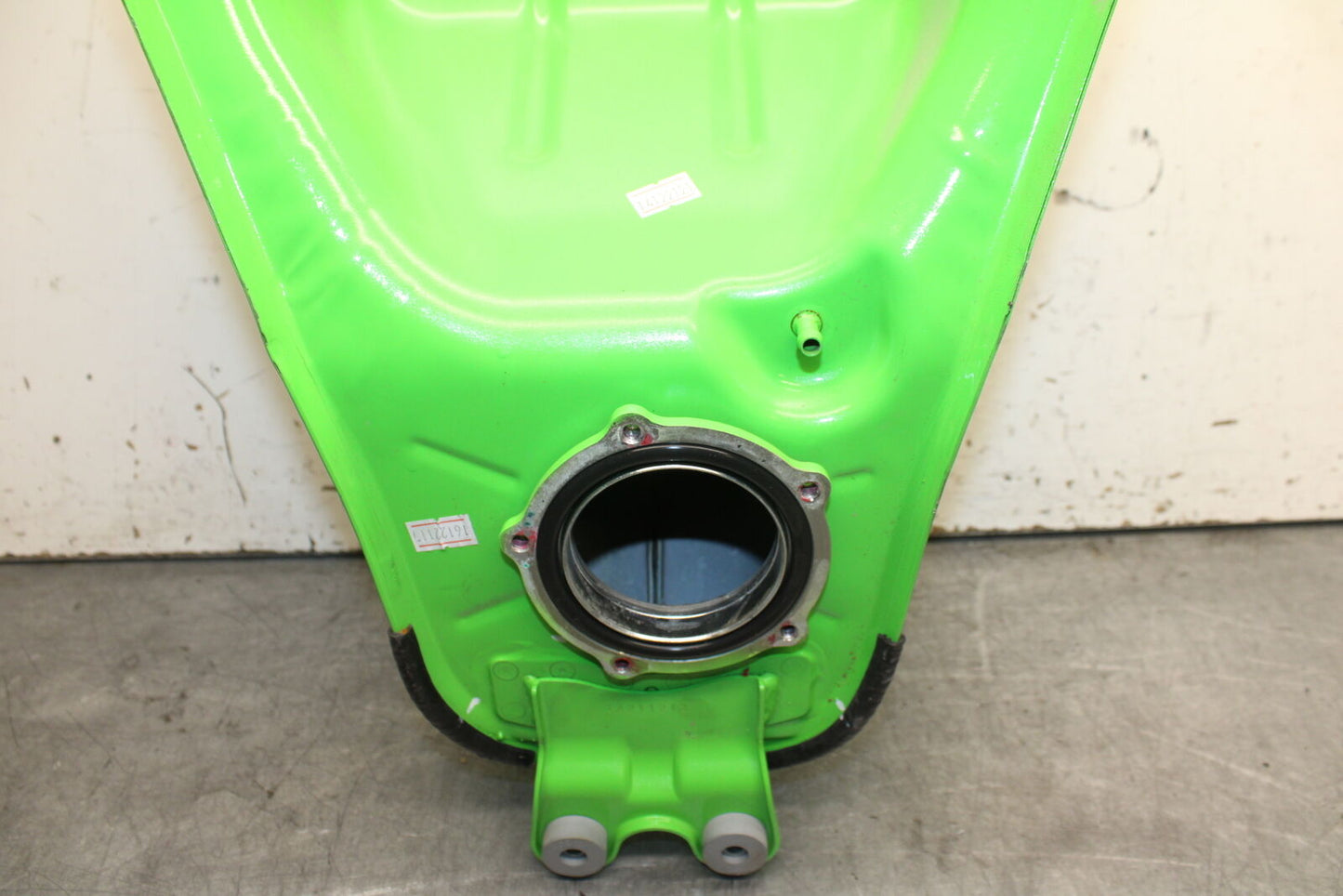 18-24 KAWASAKI NINJA 650 GAS TANK FUEL CELL PETROL RESERVOIR BB725
