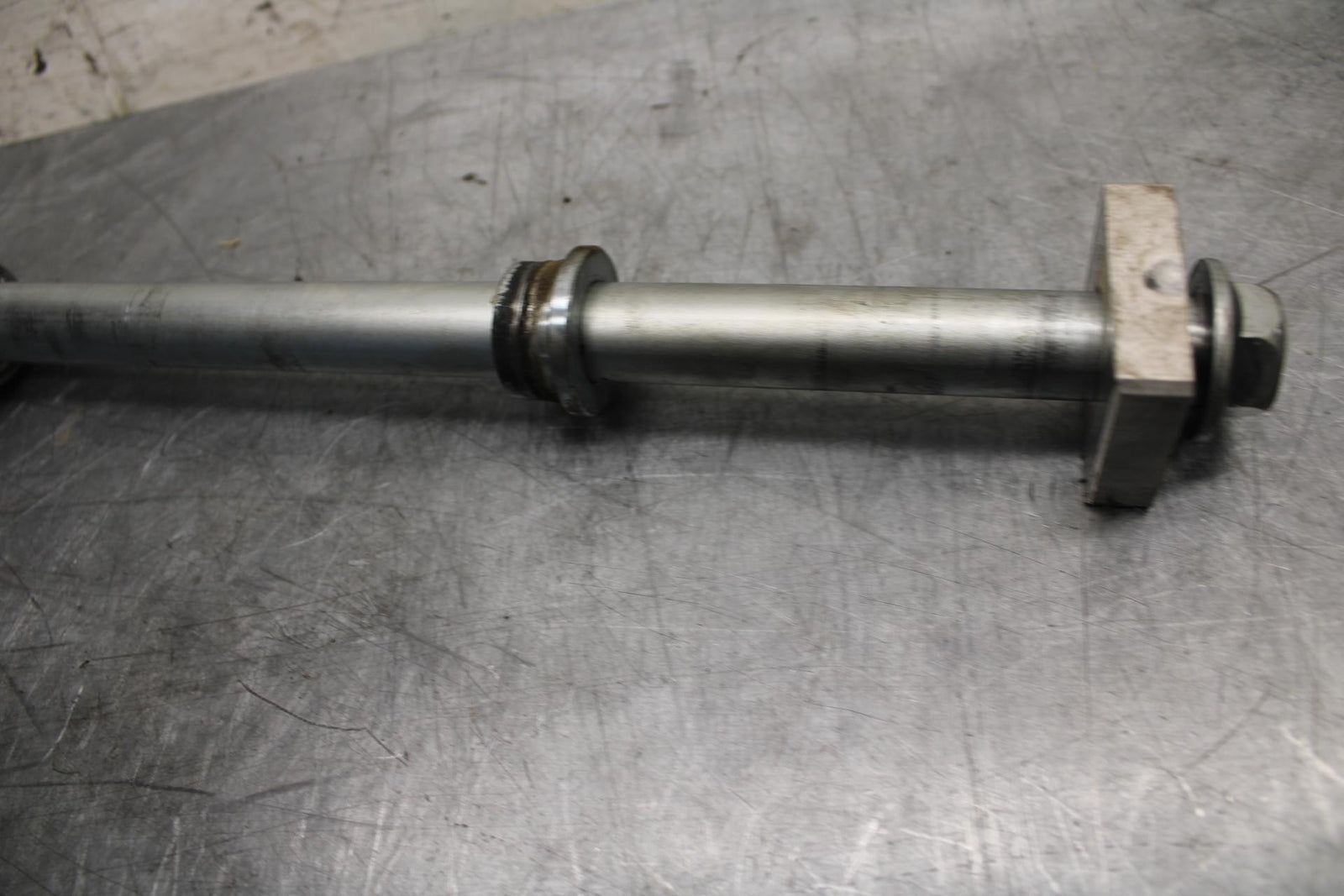 15-17 KAWASAKI EX 650 NINJA EX650 ABS REAR AXLE BACK WHEEL RIM BOLT AXEL BB494