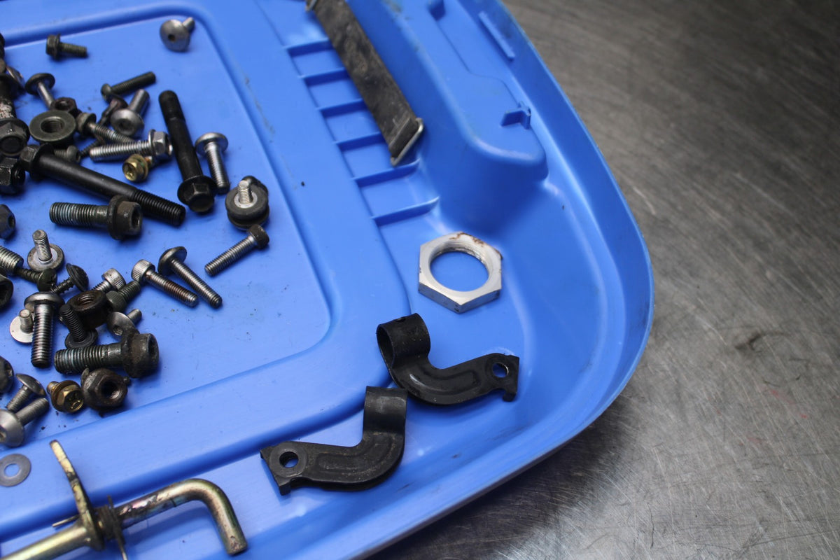 05 YAMAHA YZF R6 MOUNTING BOLTS HARDWARE MOTOR SCREWS BB814