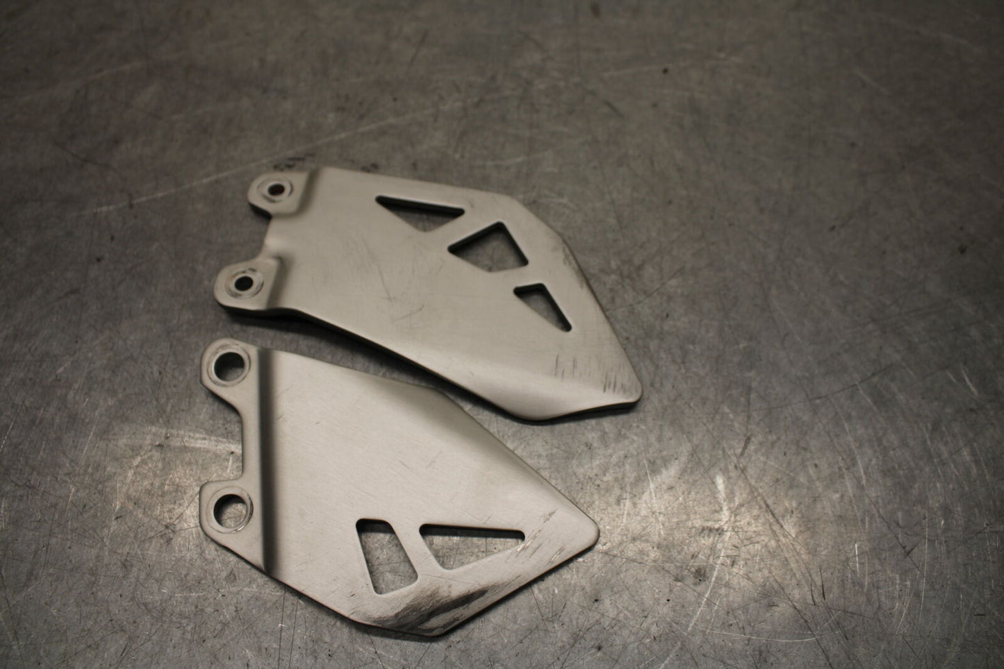16 KAWASAKI NINJA ZX10R RIGHT LEFT PAIR HEEL GUARD COVER  BB650