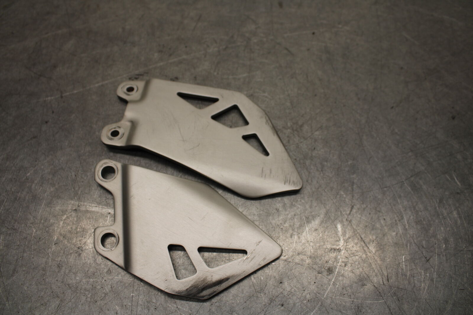 16 KAWASAKI NINJA ZX10R RIGHT LEFT PAIR HEEL GUARD COVER  BB650
