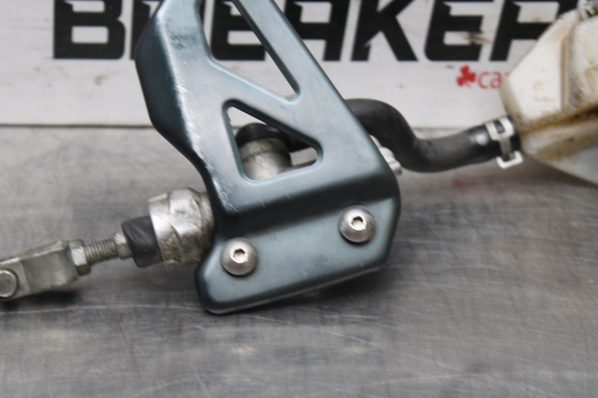 00 SUZUKI GSXR750 REAR BACK BRAKE MASTER CYLINDER W RESERVOIR BB820