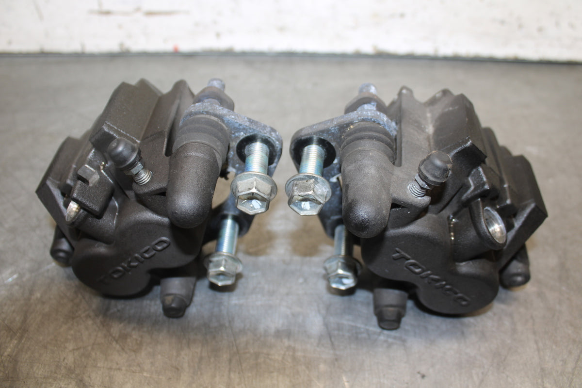 17-24 SUZUKI SV650 RIGHT LEFT FRONT BRAKE CALIPER SET PAIR CALIPERS BB706